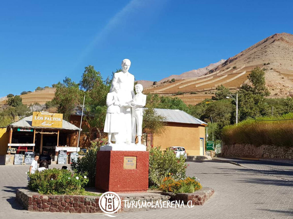 Monumento Gabriela Mistral en Montegrande - Tour Valle del Elqui